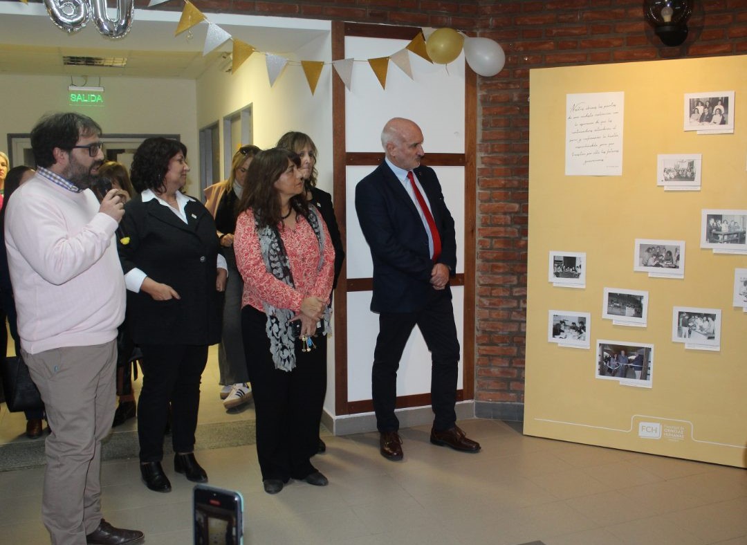 En este momento estás viendo Muestra fotográfica en el hall principal de la FCH