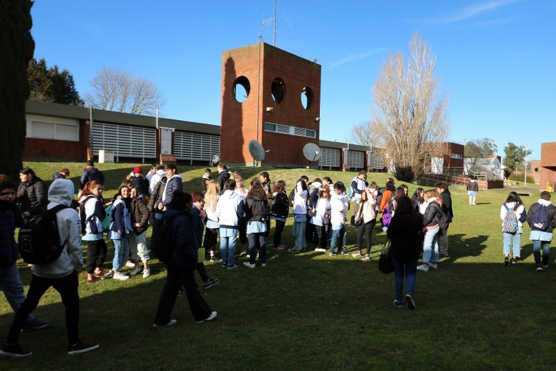 Lee más sobre el artículo Convocatoria Selección Interna – Ayudante Alumnas/os – Módulos Específicos Curso de Ingreso 2025-2026