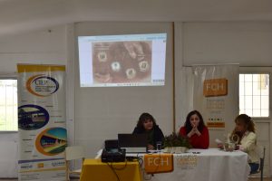 Acto de presentación del libro educativo El revés de la trama en la Escuela Secundaria 13 con autoridades y equipo de investigación.