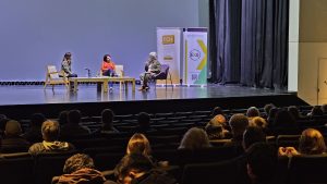 Mesa debate en el Espacio INCAA UNICEN con las panelistas Adriana Basualdo y Paula Zapperi durante el encuentro sobre el Servicio Meteorológico Nacional.