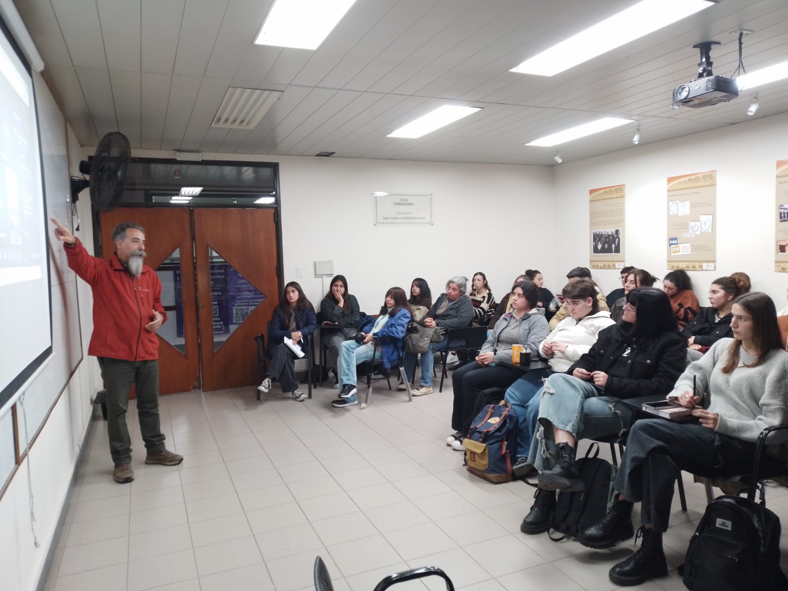 En este momento estás viendo Se realizó la charla sobre infraestructura azul y verde y planificación territorial
