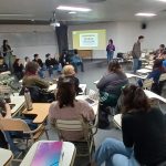 Estudiantes de la FCH participando en las dinámicas grupales durante el taller de extensión crítica y trabajo territorial.