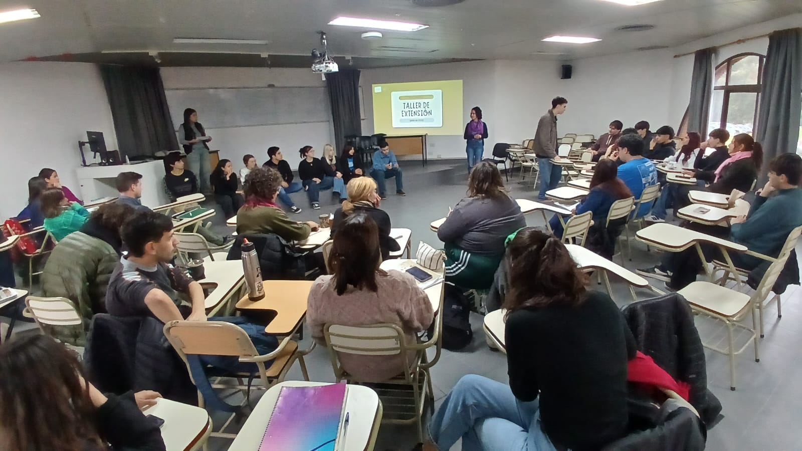 En este momento estás viendo Taller de extensión crítica: encuentro y debate de estudiantes sobre el trabajo en territorio