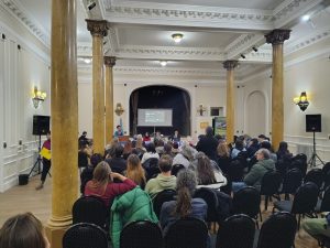 Lee más sobre el artículo Se realizó el conversatorio “Justicia y dictadura. 1976-2026” y se inauguró una muestra fotográfica sobre la memoria en Tandil