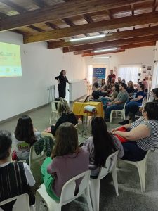 Presentación del podcast Edición Limitada sobre la historia de la Biblioteca Obrera de las Canteras en Villa Laza, Tandil